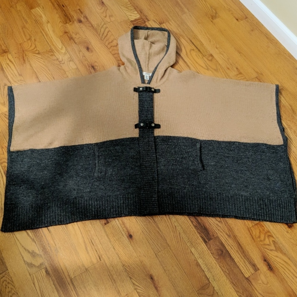 GUC MAX STUDIO WARM PONCHO